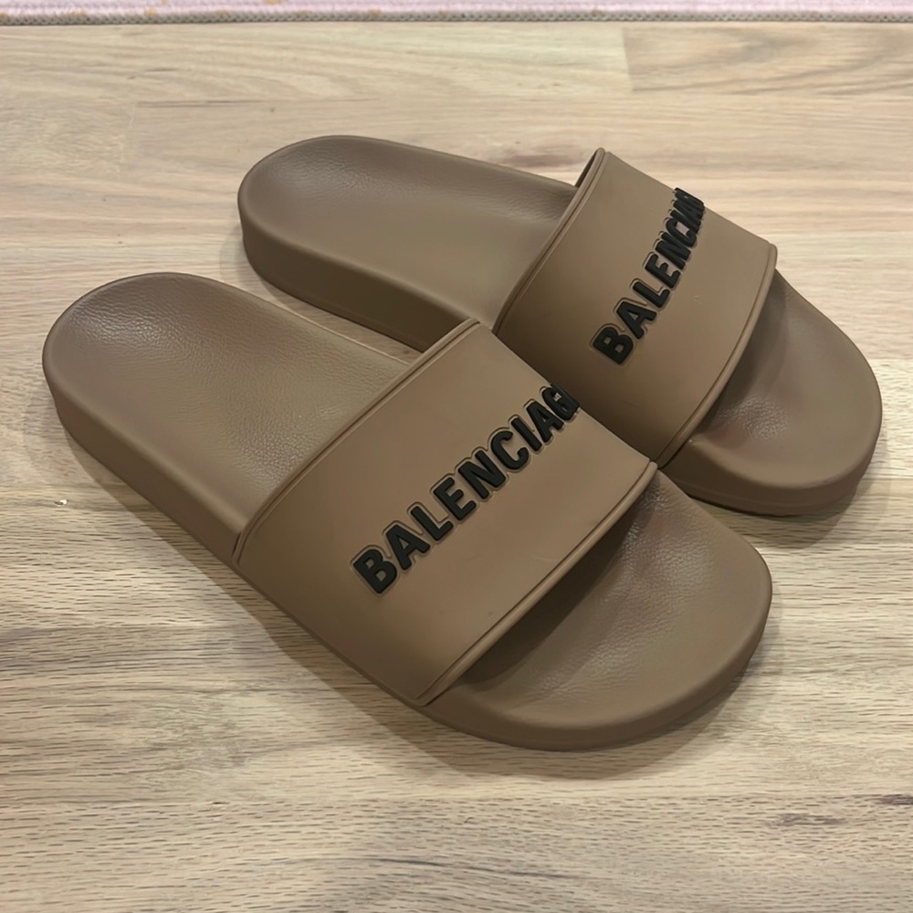 Balenciaga nude and black slide sandal size 9/39